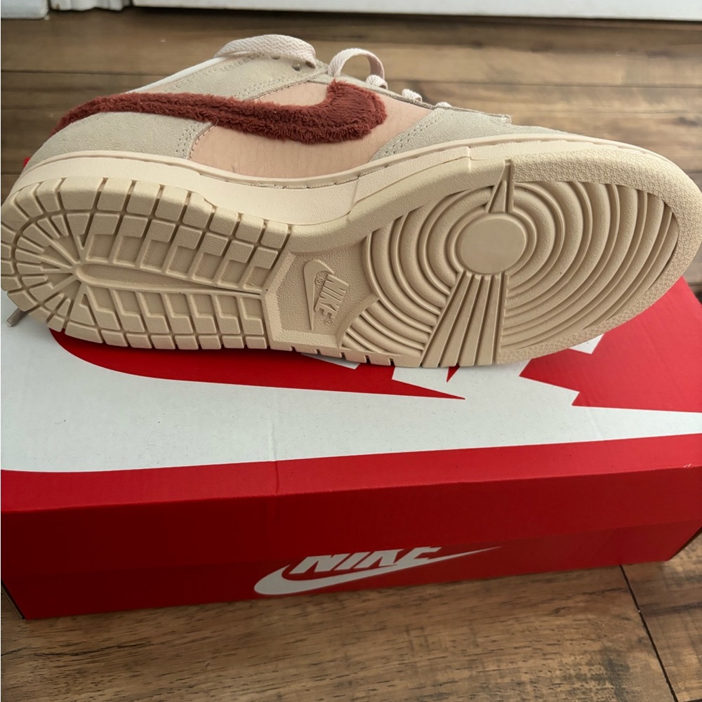 Brand new women’s dunks. Low Terry - Picture 4 of 4